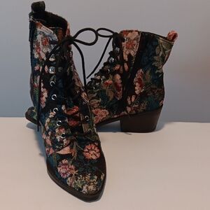 Indigo Rd Multicolor Floral Lace-Up Boots, Women's 6